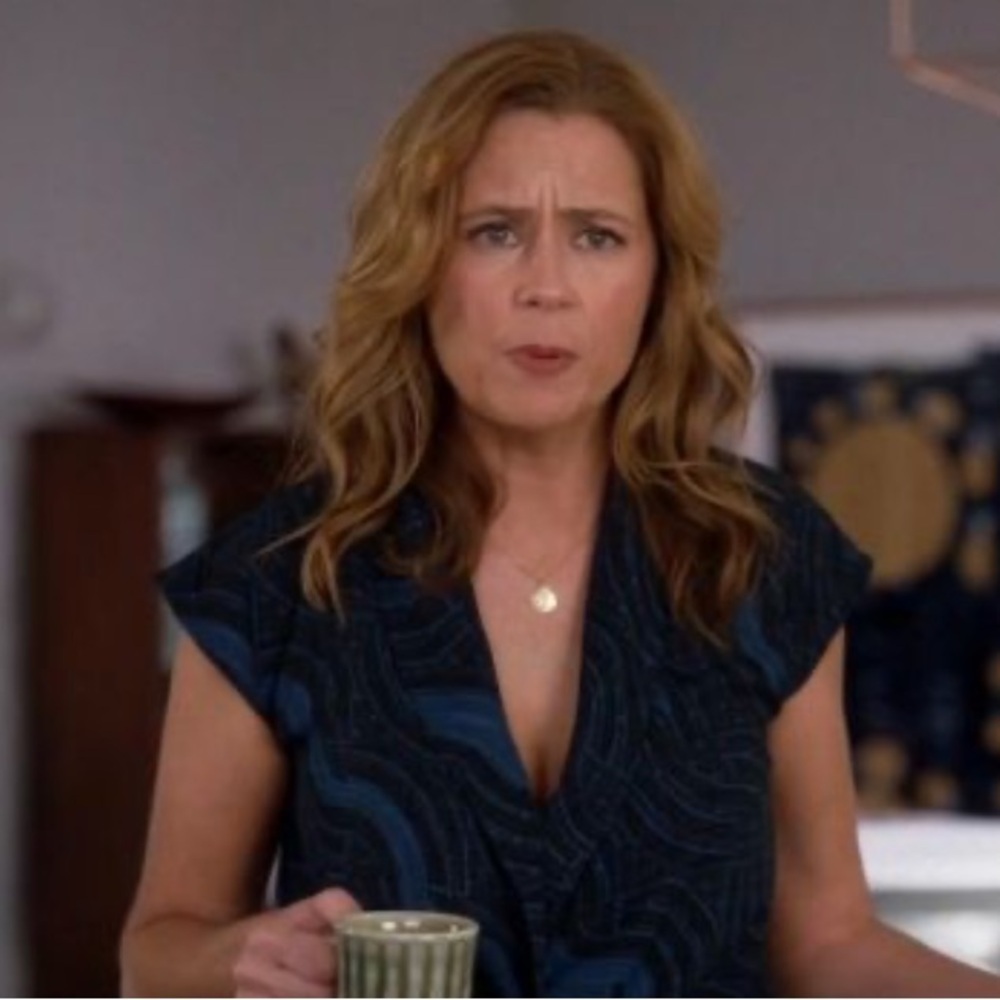 Trouvé twist front blue knot top worn by Lena(Jenna‎ Fischer)